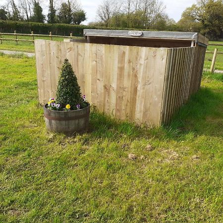 Glamping In Wiltshire The Green Knoll Is A Charm Chippenham  Exteriér fotografie