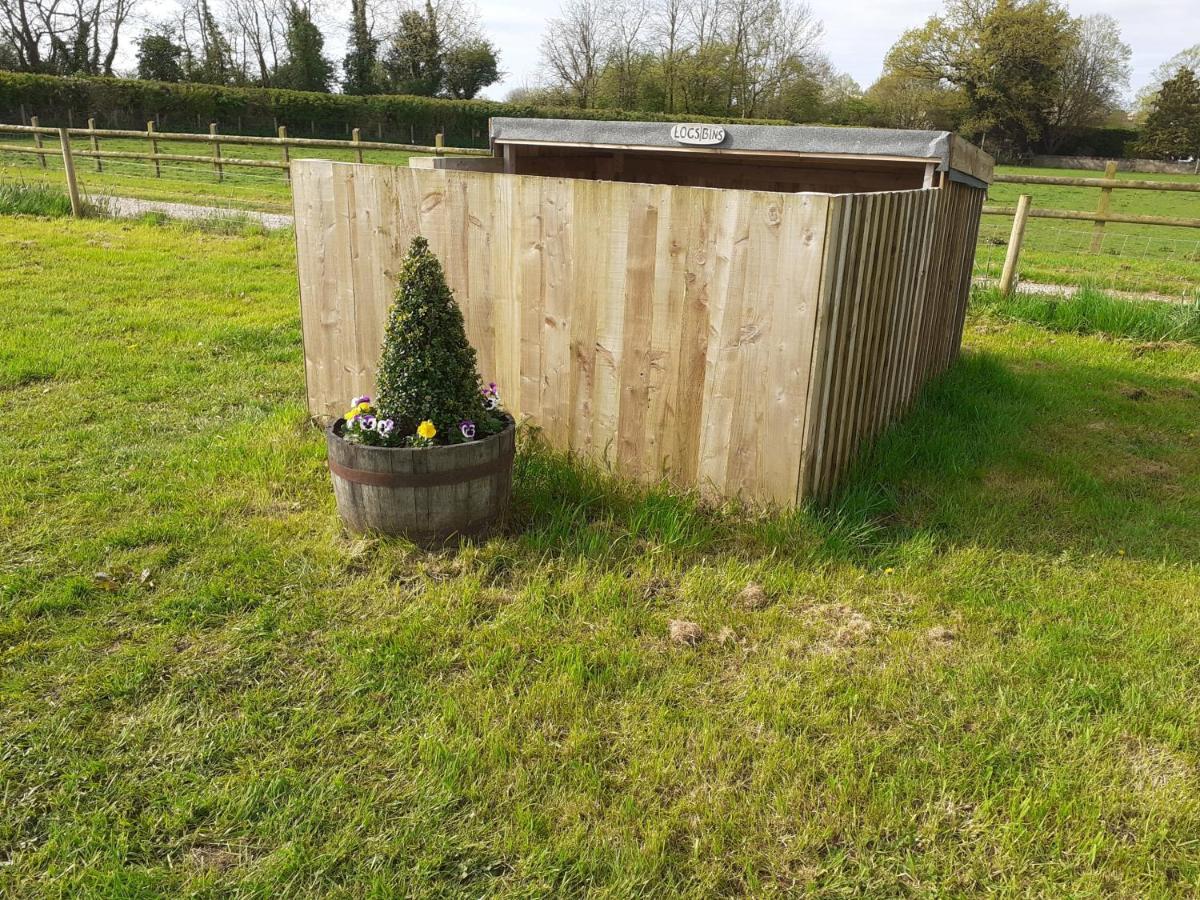 Glamping In Wiltshire The Green Knoll Is A Charm Chippenham  Exteriér fotografie